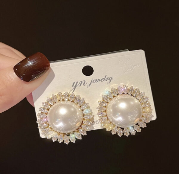 Maya Stud Earring